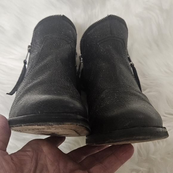 Circle G Corral Fringe Black Western Booties - Picture 4 of 14